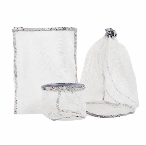 Vera Bradley Lingerie Bag Set of 3- Beary Merry Travel Takes Zip Mesh Polar - Picture 2 of 3